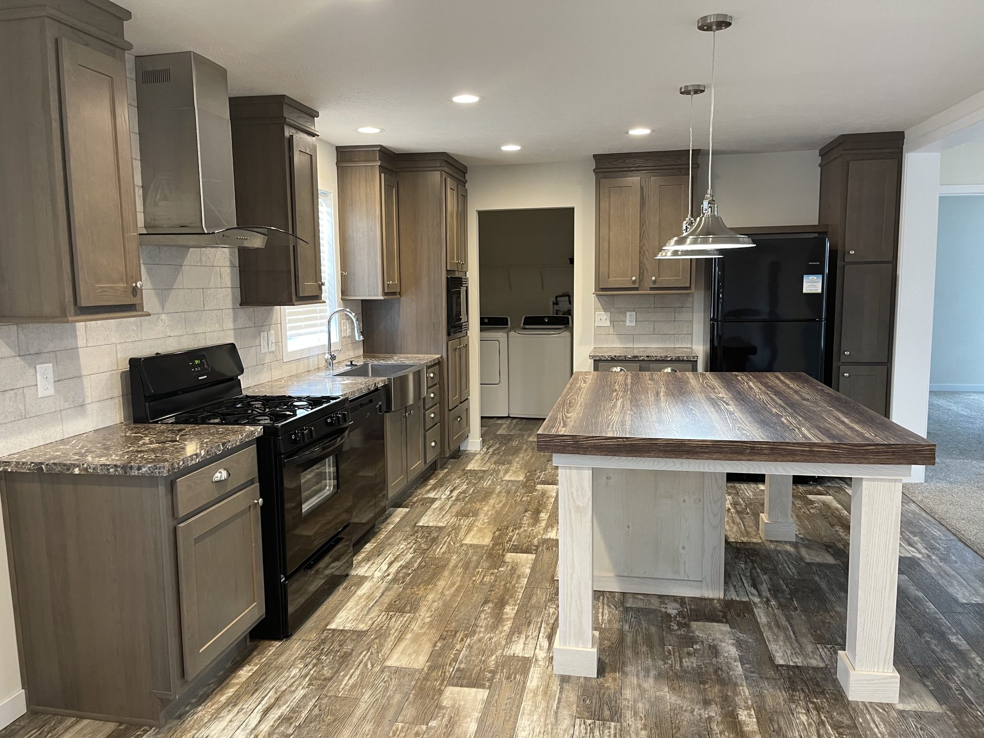 515 Colony Ct Potterville MI 48876